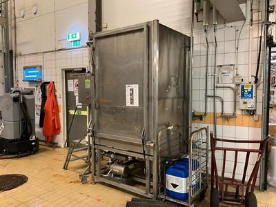 Overview picture of industrial washing machine